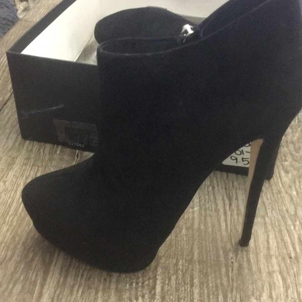 Suede black bootie